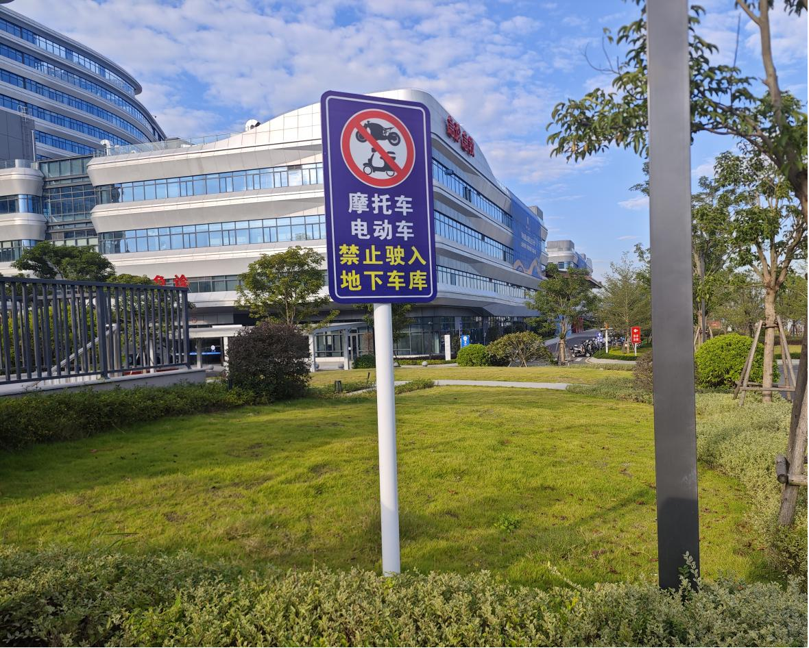 2026龙岩楼顶发光大字怎么选？本地靠谱标识厂家怎么找