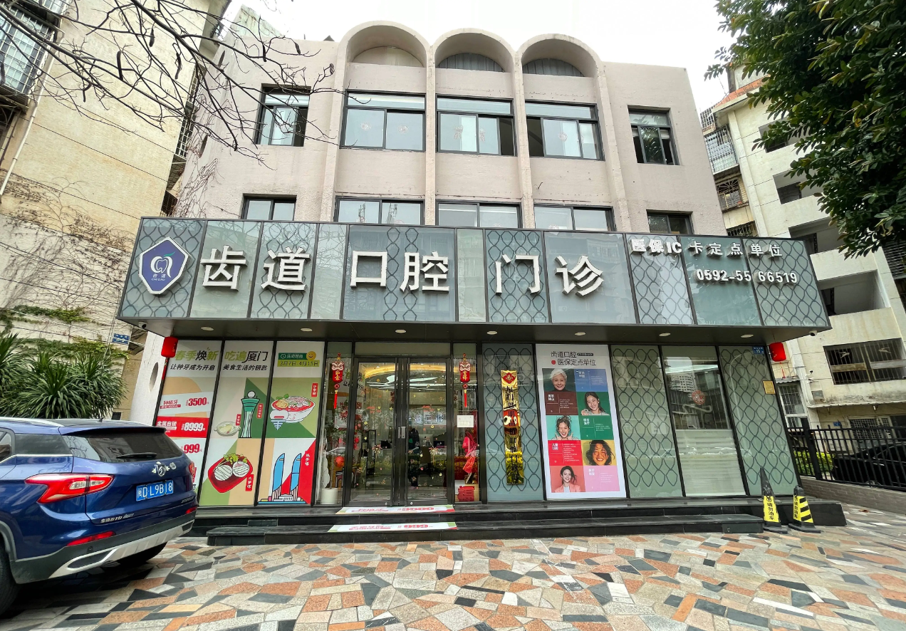 出现品牌/名称的招牌图片（门头照）