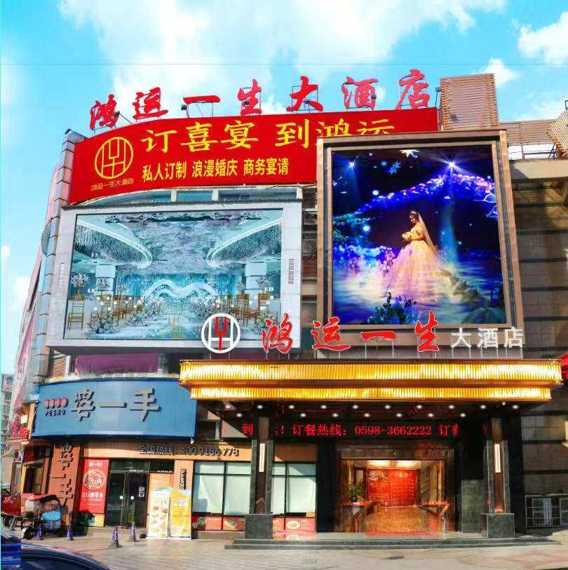 1.门头照片（出现品牌名称）