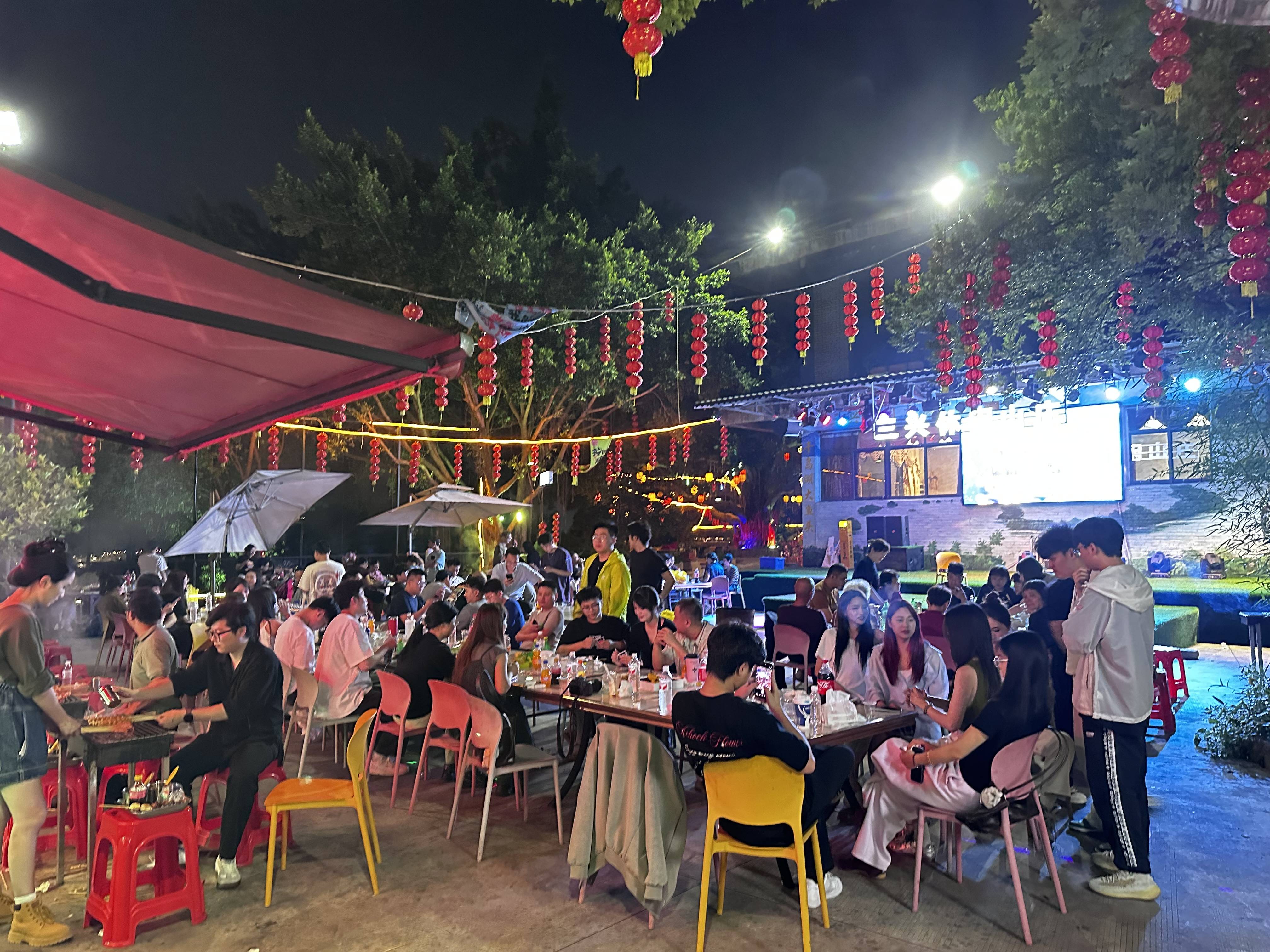2026泉州清源山周边团建小聚好去处，打牌台球聚餐一站式山庄盘点